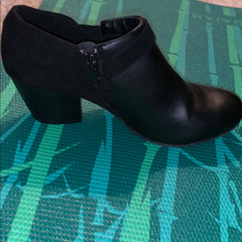 Shoes - Picture 4 of 7
